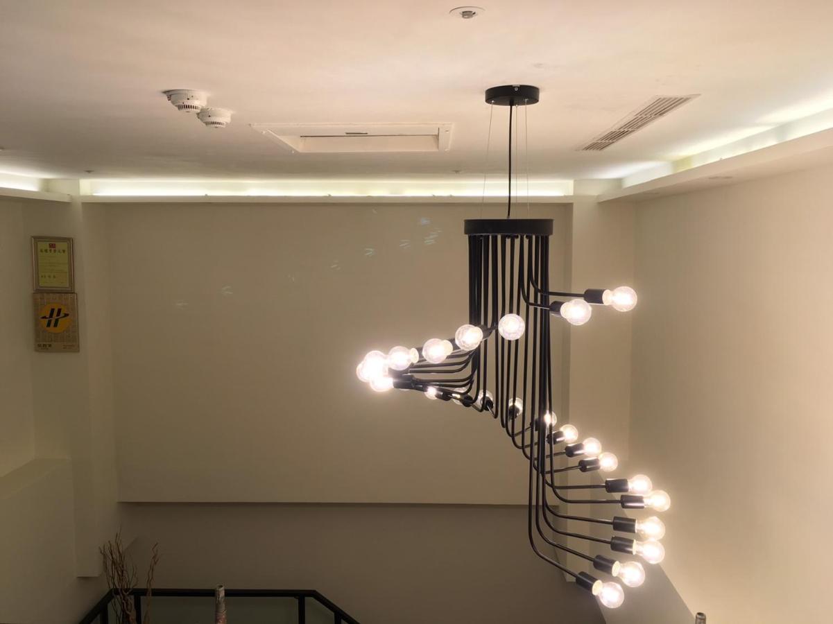 Single Inn- Kaohsiung Linsen Экстерьер фото