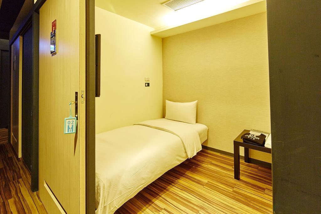 Single Inn- Kaohsiung Linsen Экстерьер фото