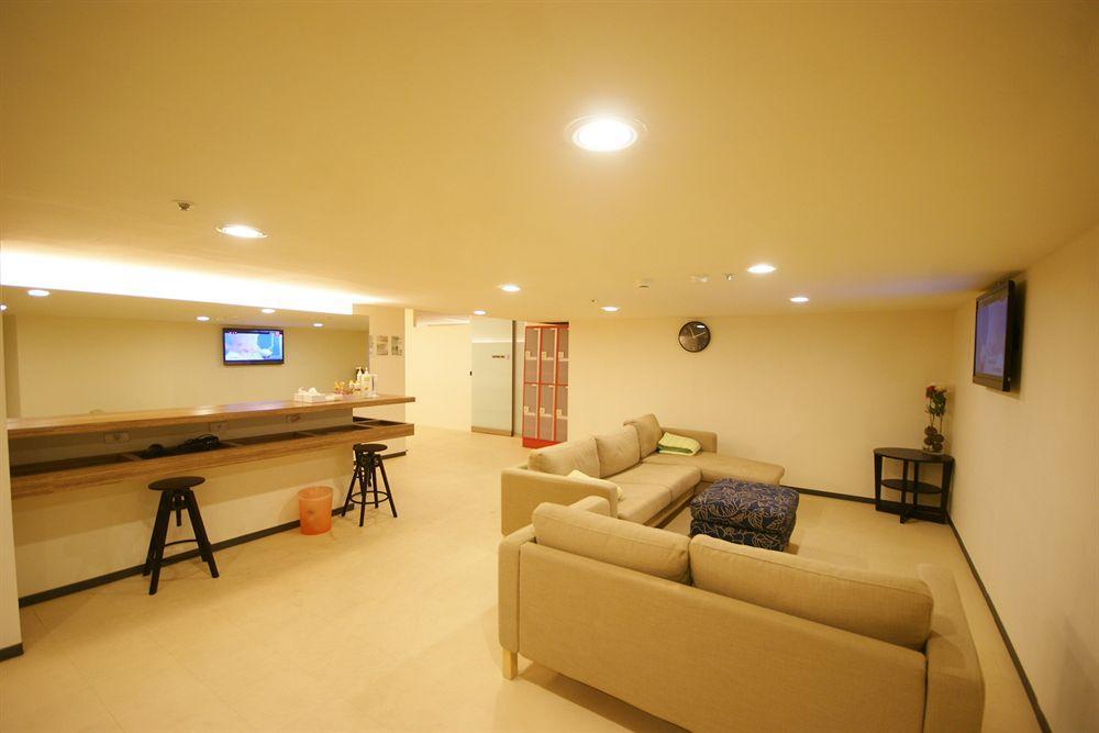 Single Inn- Kaohsiung Linsen Экстерьер фото