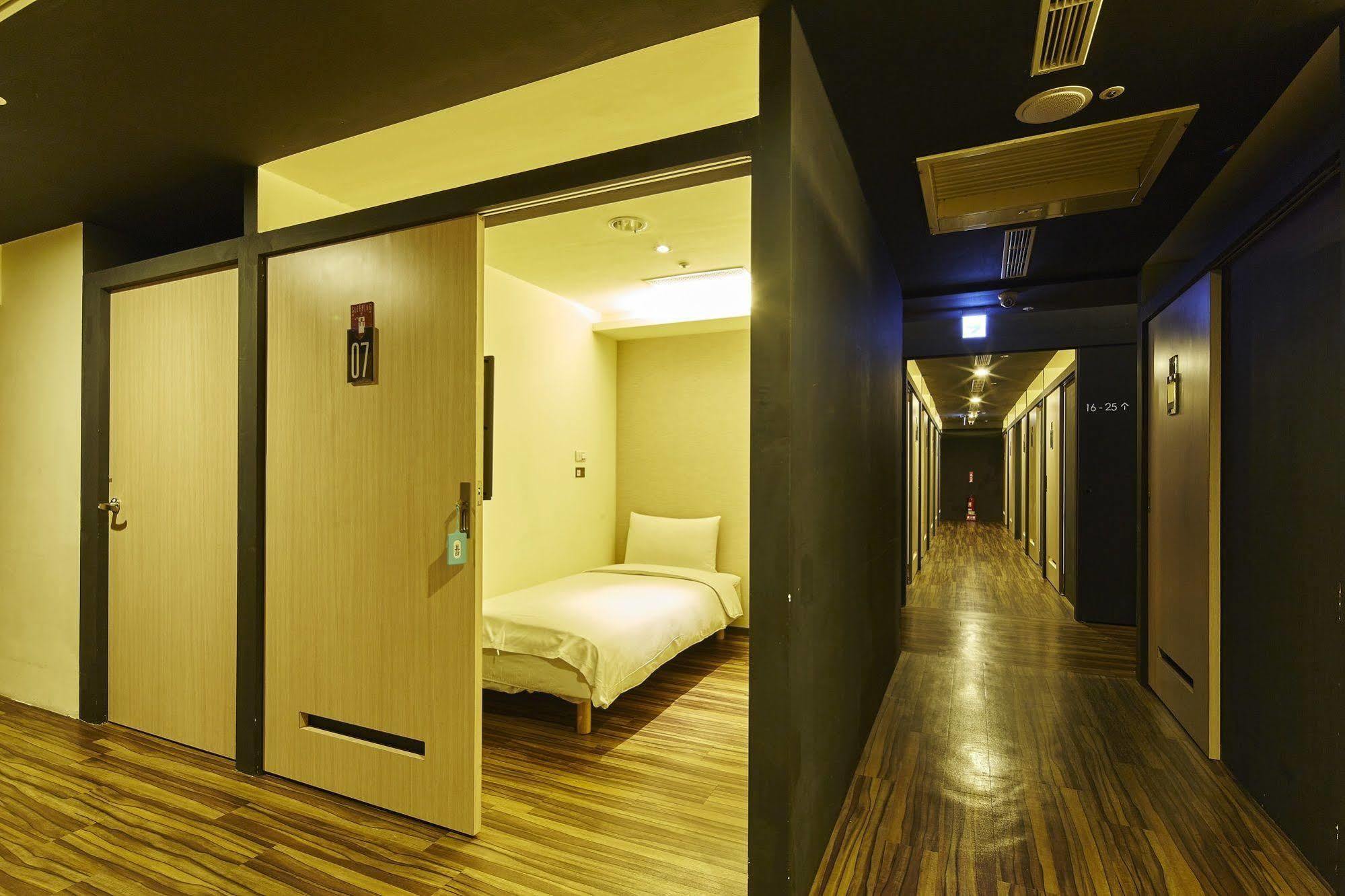 Single Inn- Kaohsiung Linsen Экстерьер фото