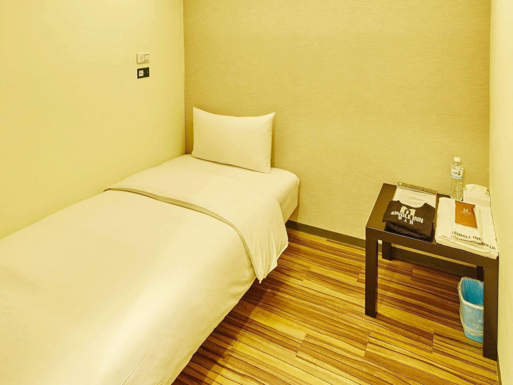 Single Inn- Kaohsiung Linsen Экстерьер фото