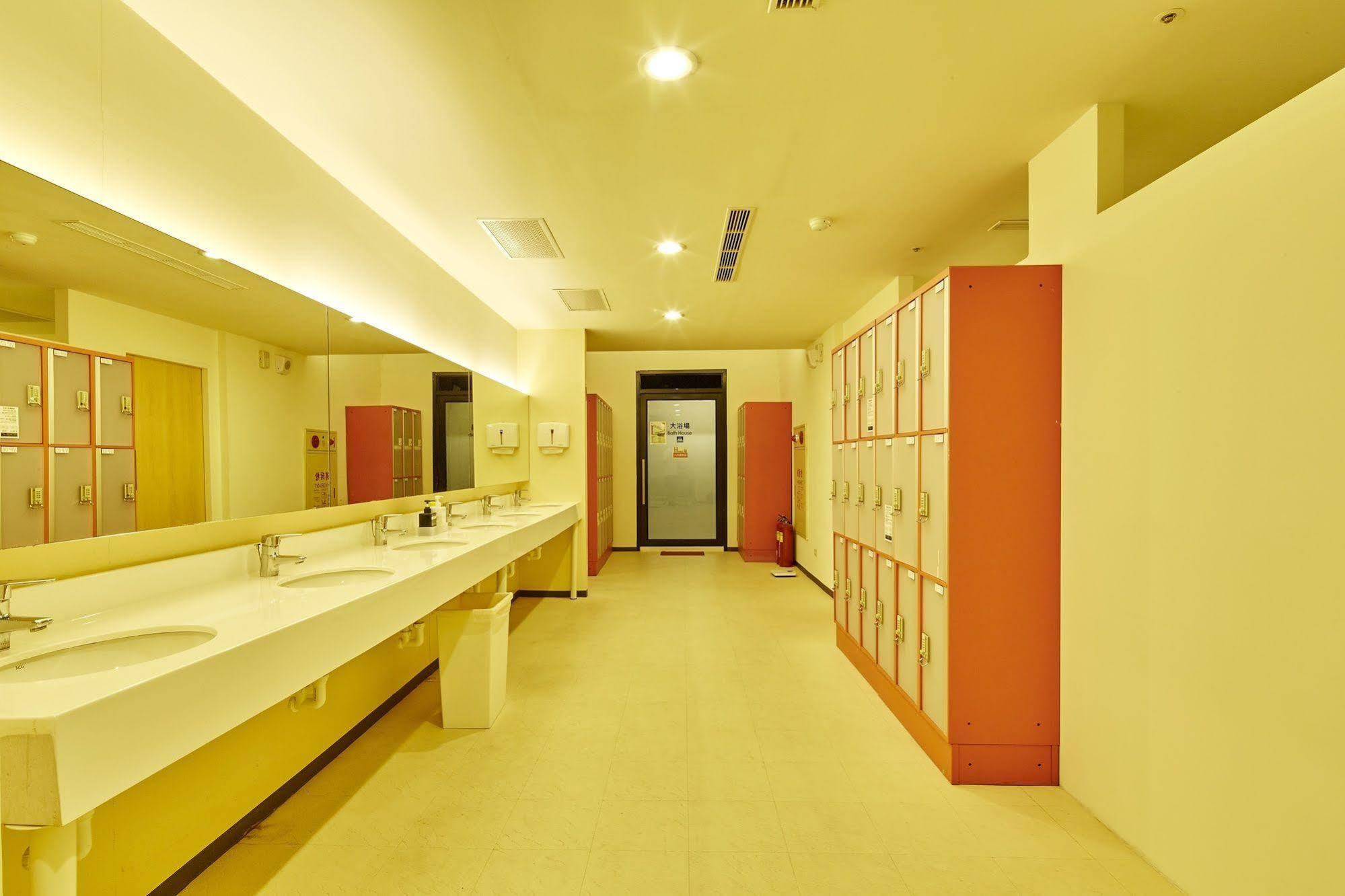 Single Inn- Kaohsiung Linsen Экстерьер фото