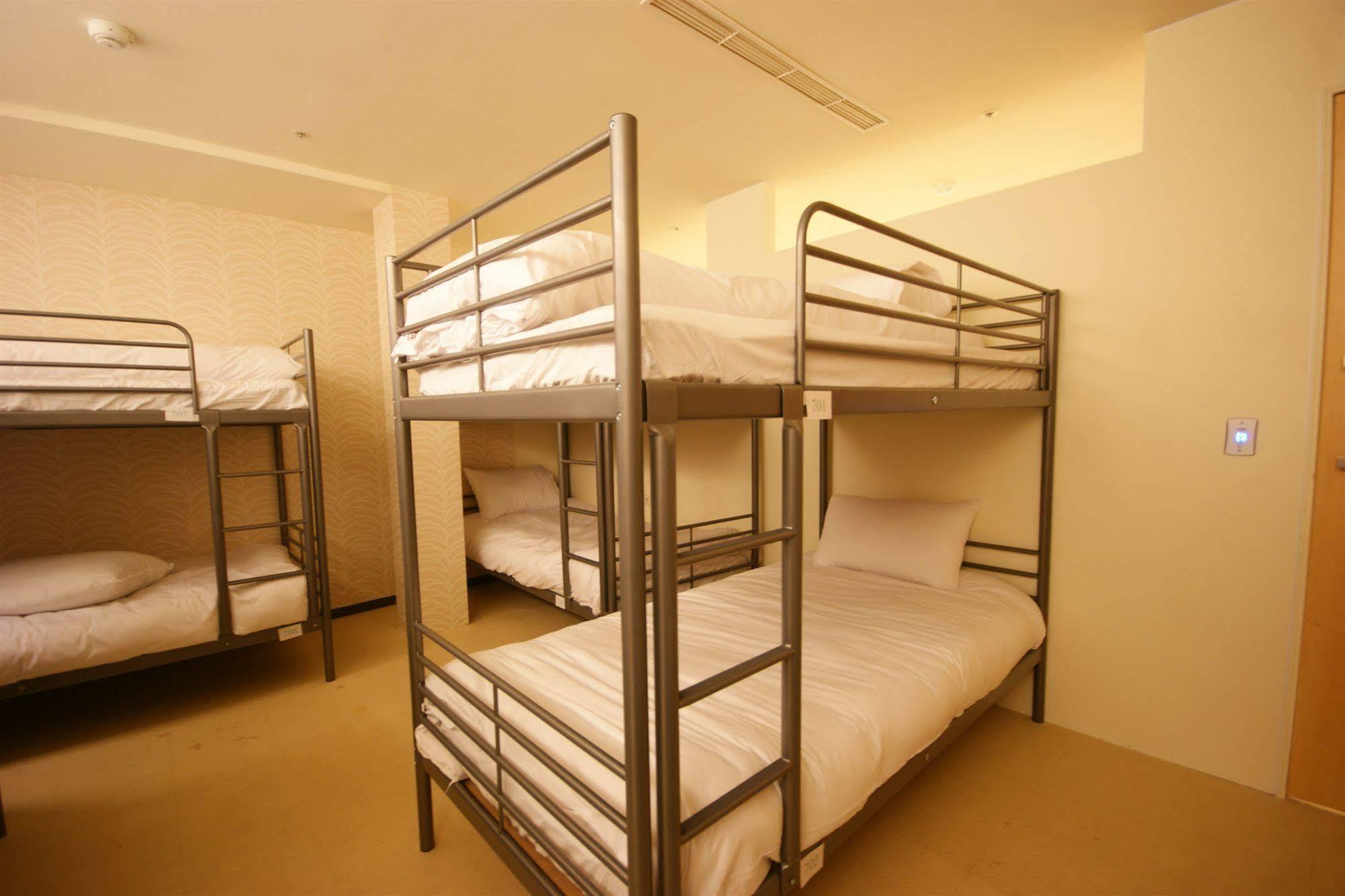 Single Inn- Kaohsiung Linsen Экстерьер фото